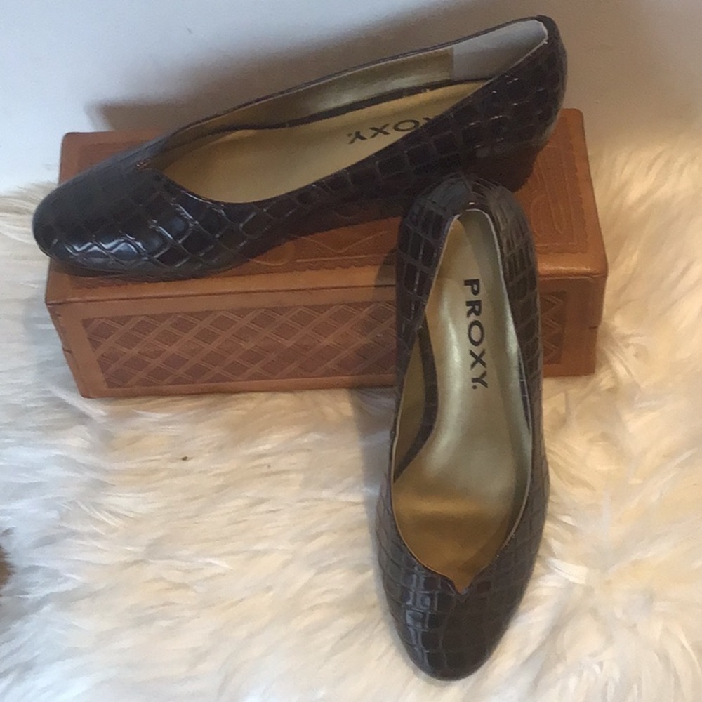 Crocodile Print Proxy Womens Emastine Brown 1.25” wedge  ballet style NWOB 8.5
